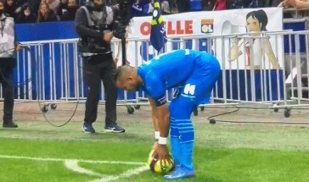 记者：新国足将在来年1月集训，多数30岁以上球员或淡出（新国足明年1月集训启动，30岁以上球员或将逐步淡出）