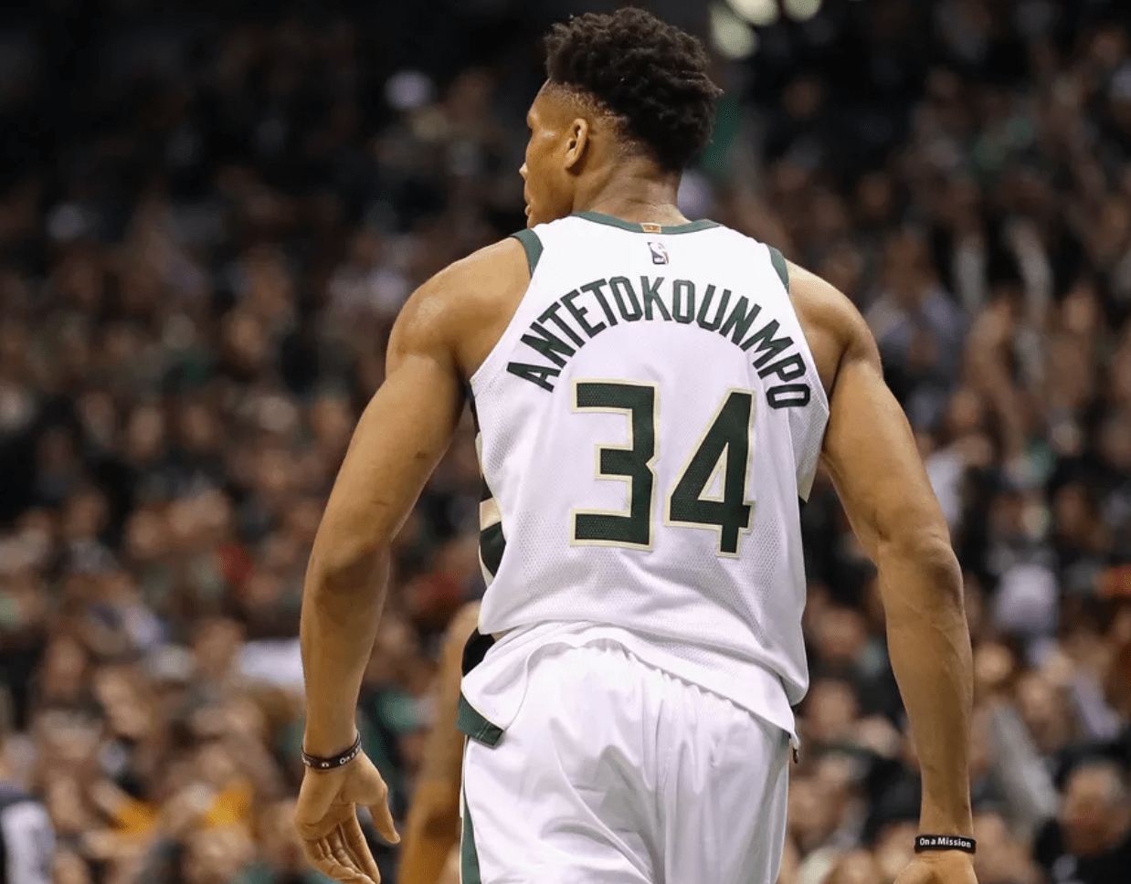 阿拉维斯对阵皇家马德里：西甲第16轮生死之战（西甲第16轮焦点战：阿拉维斯迎战皇家马德里）