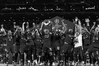 马卡：老佛爷在皇马输塞尔塔后召开紧急会议，持续至凌晨