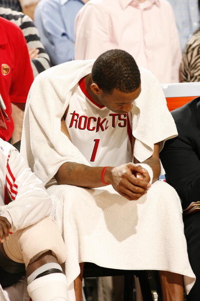 德罗赞次节6中5轰10分，带领国王反超火箭（德罗赞次节6投5中砍10分，率国王完成对火箭的反超）