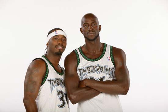 头米光年免按键对讲机：滑雪教学的“超轻信使”（滑雪教学的轻量级搭档：头米光年免按键对讲机）