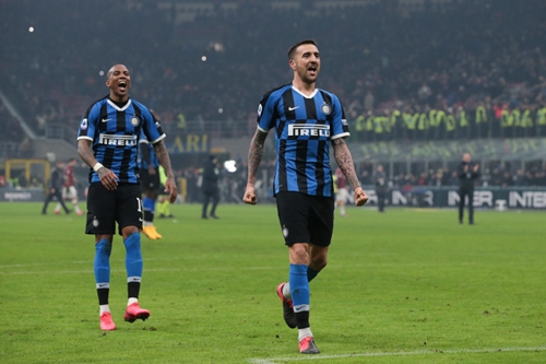 哈维·阿隆索的皇马困境：教练权威与球星共存的艺术（哈维·阿隆索在皇马的两难：平衡主帅威信与球星共处）