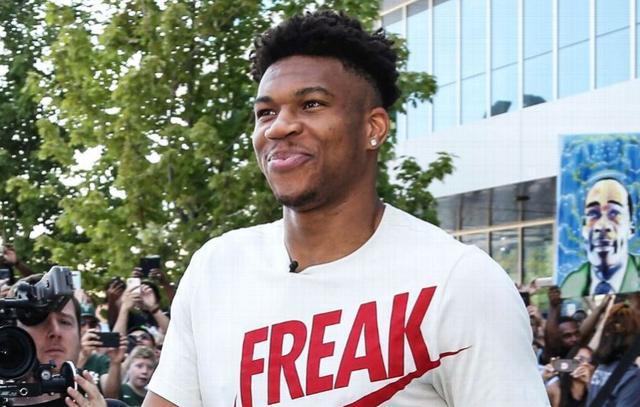 东体：邵佳一在推进国足新老交替过程中需要打造“嫡系部队”（东体：国足新老交替推进中，邵佳一亟需组建核心班底）