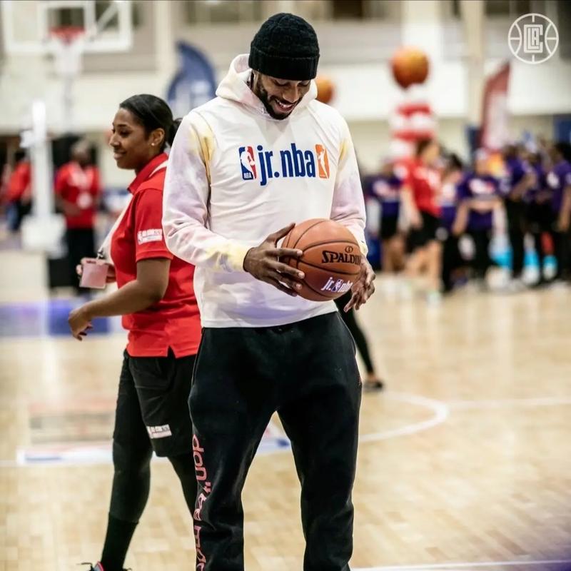 B席：在伯纳乌球场比赛并不容易，姆巴佩缺席对比赛影响不大（B席：伯纳乌作战向来艰难，姆巴佩缺阵影响有限）