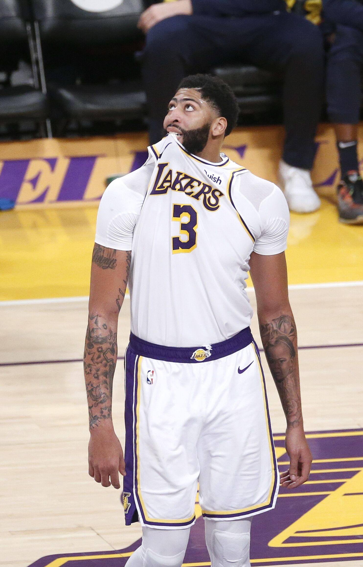 天要亡我？44岁阿隆索欲哭无泪：10大后卫仅1人能用 2天后迎生死战（44岁阿隆索陷防线危机：10名后卫仅1人可用，2天后迎生死战）