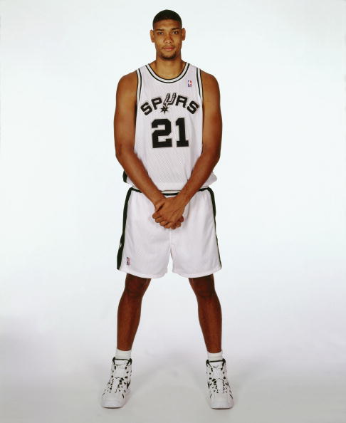 圣保利主帅调侃凯恩：去年他踢我们那脚射门，球现在还在飞吧（圣保利主帅打趣凯恩：去年的那脚射门，恐怕现在还没落地）