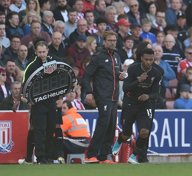 从弗里克的摇头中读懂了一切，巴萨的复兴之路还很漫长 巴塞罗那